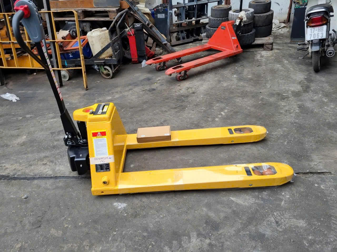 Xe nâng điện model EPT20H