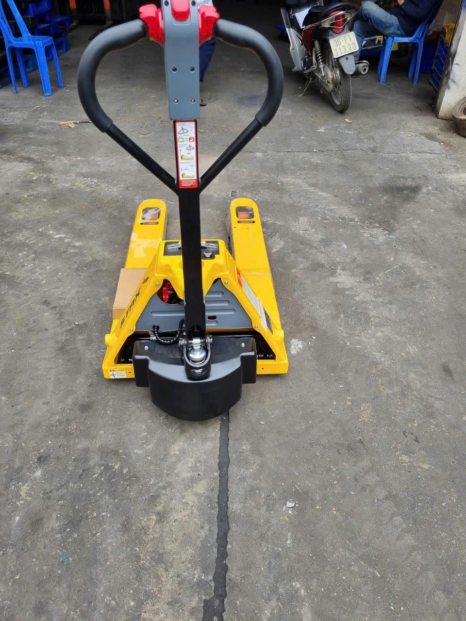Xe nâng điện model EPT20H