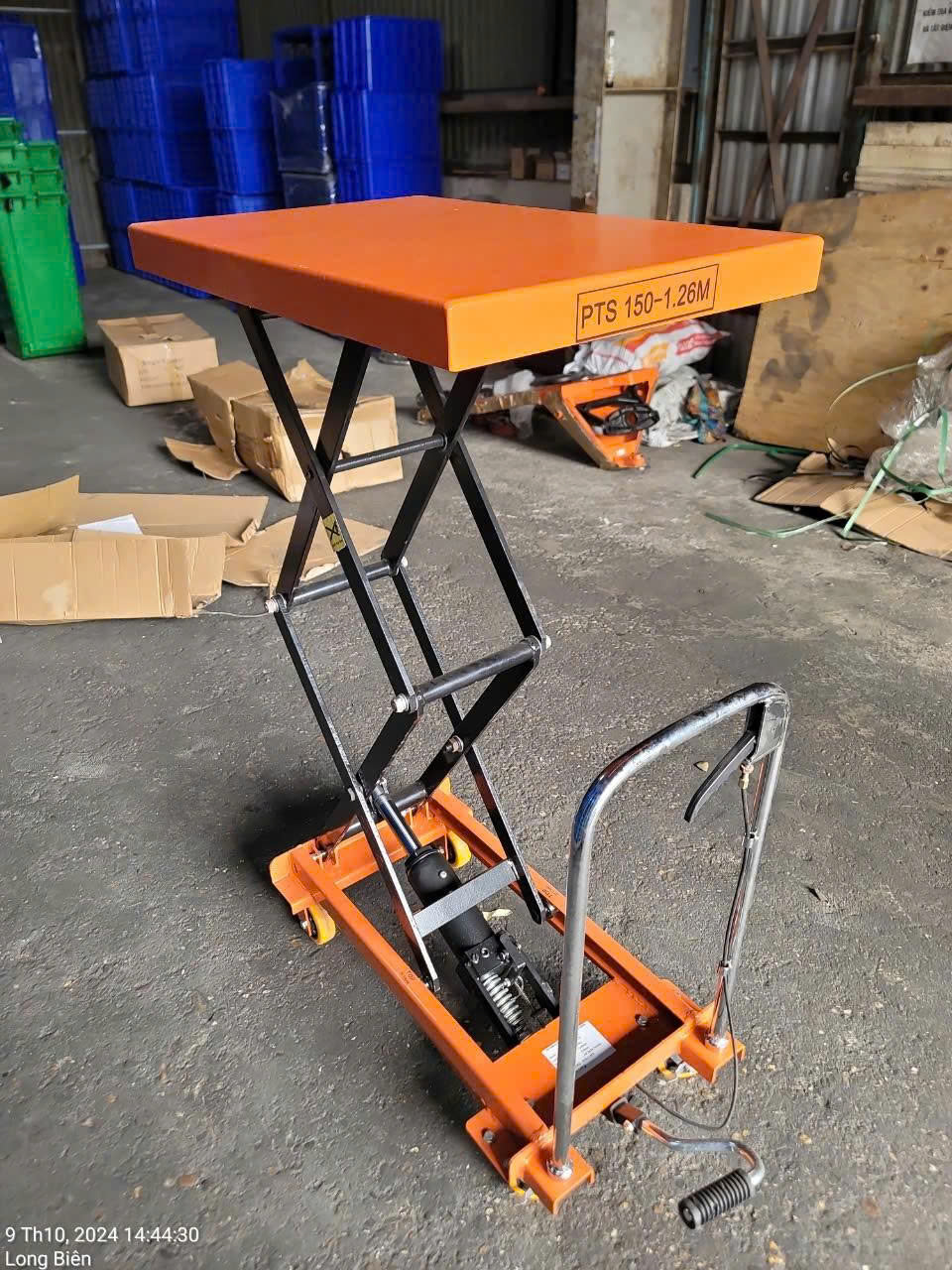 Xe nâng mặt bàn 150 Kg cao 1m2