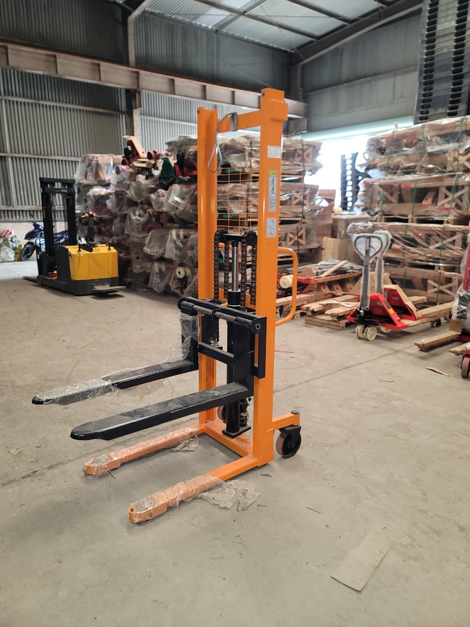 Xe nâng cao 2 tấn model CTY2T/1.6M