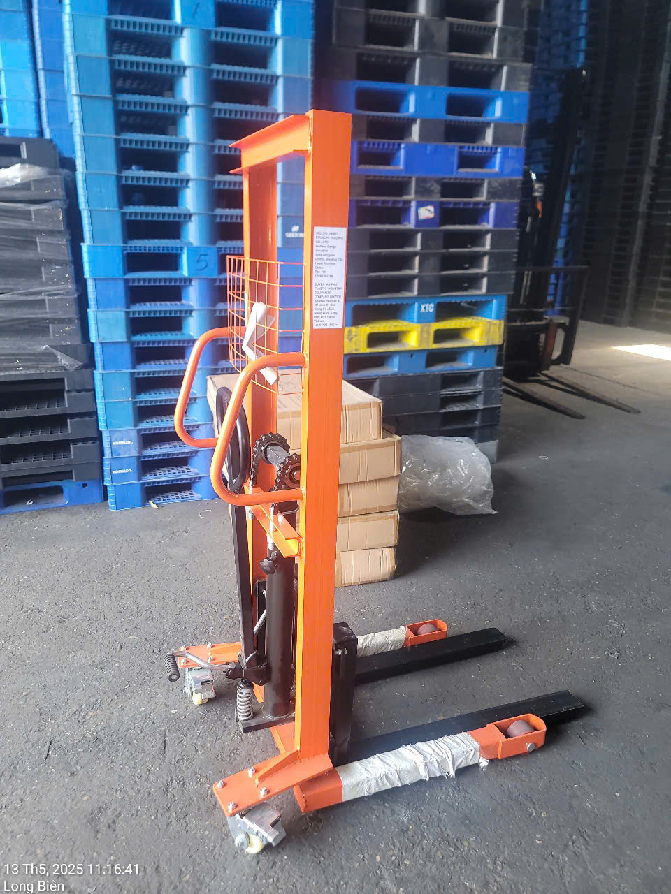 Xe nâng tay cao 500kg nâng cao 1m2 CTY0.5T