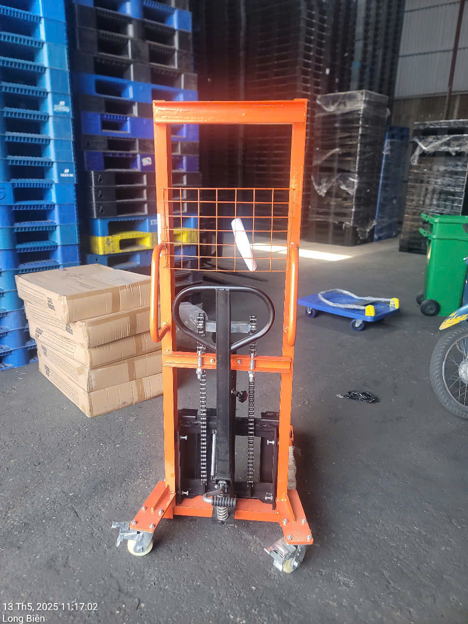 Xe nâng tay cao 500kg nâng cao 1m2 CTY0.5T